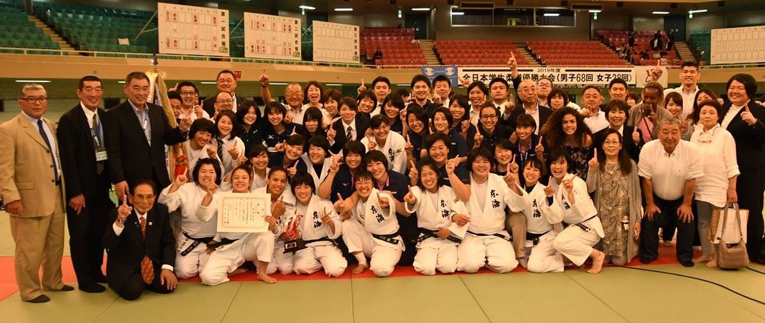 全日本学生柔道優勝大会で女子柔道部が12年ぶり5度目の優勝を飾りました ニュース 学校法人東海大学 全日本学生柔道優勝大会で女子柔道部が12年ぶり5度目の優勝を飾りました ニュース 学校法人東海大学