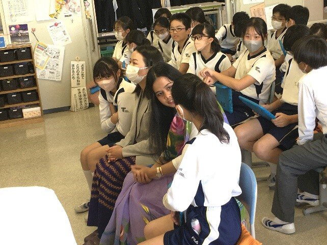 前回（2023年11月実施）の「国際交流教育」の様子⓵.jpg