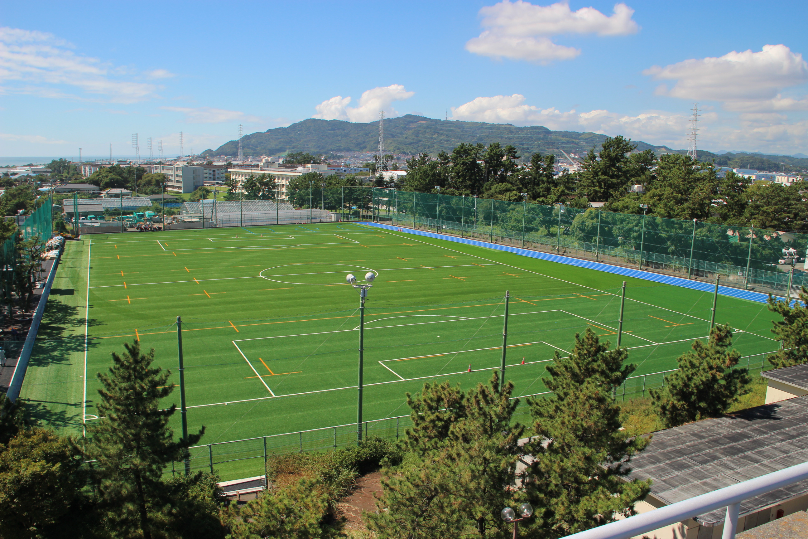 東海大系 グランドコート 本学園の付属校に人工芝グラウンドを整備